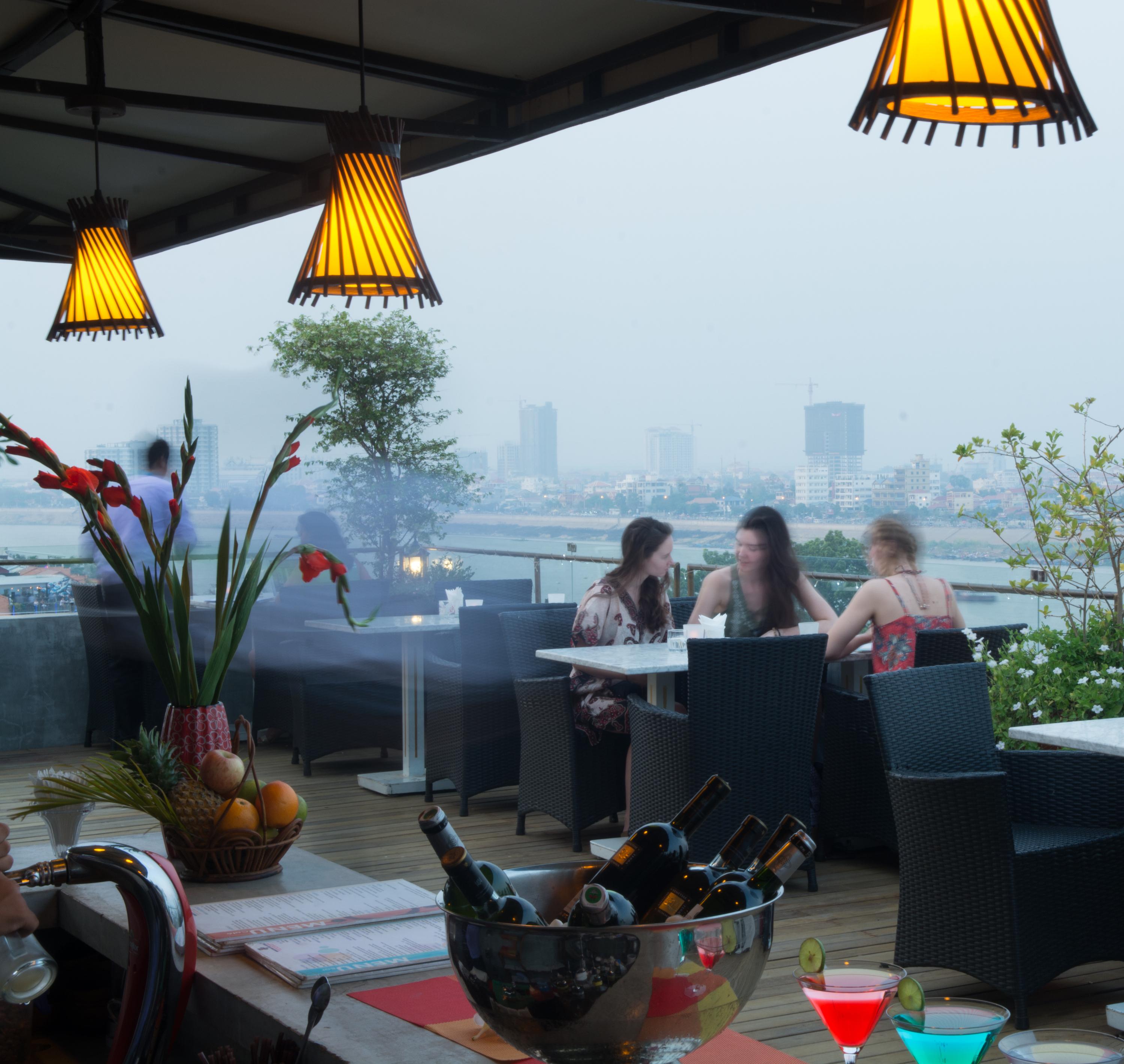 โรงแรมแฟรงกิปานี รอยัลพาเลซ พนมเปญ ภายนอก รูปภาพ